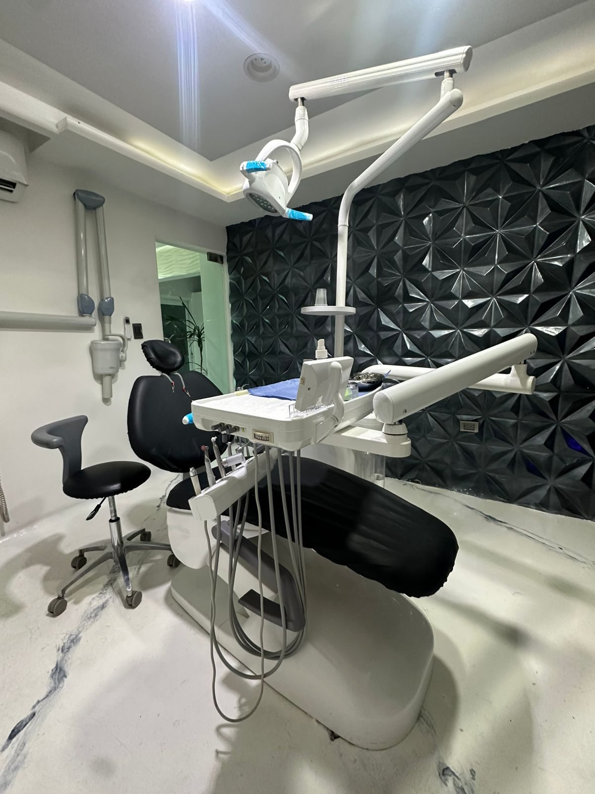 Vista lateral de la silla dental